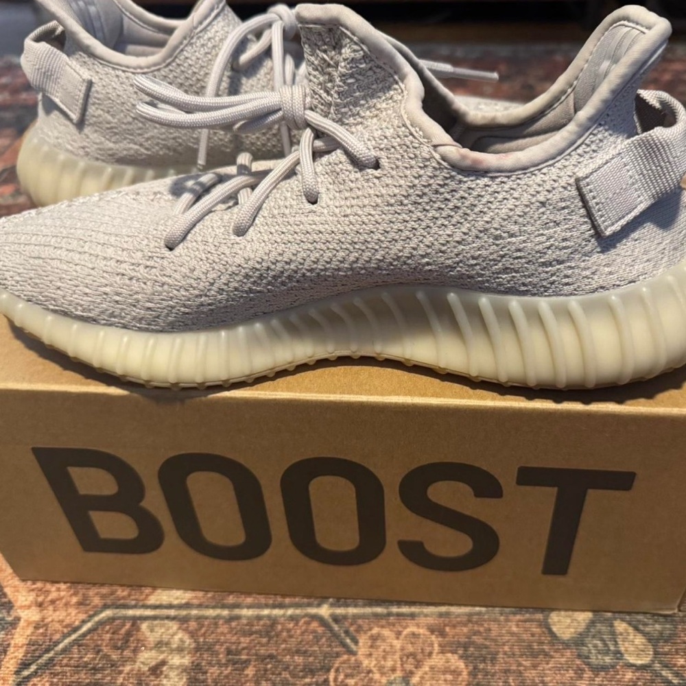 Authentic Addidas Yeezy Boost 350 V2 Box in Sesame
